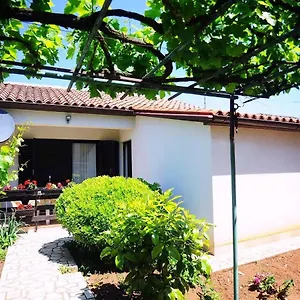 Leni Apartment Pula